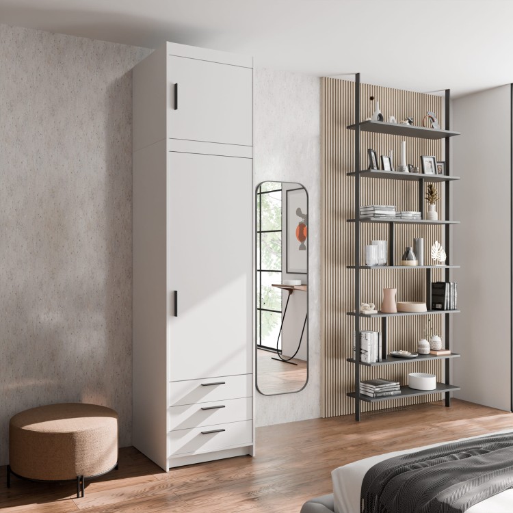 Szafa wąska z szufladami HELENA z nadstawką w kolorze białym aranżacja wnętrza