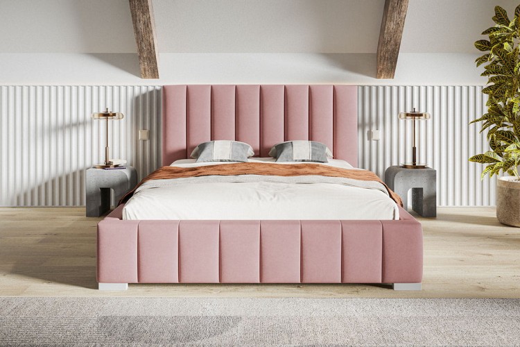 Łózko Bedi 10 z przeszywanym pionowo zagłówkiem w tkaninie Jasmine 61 w pomieszczeniu widok od przodu